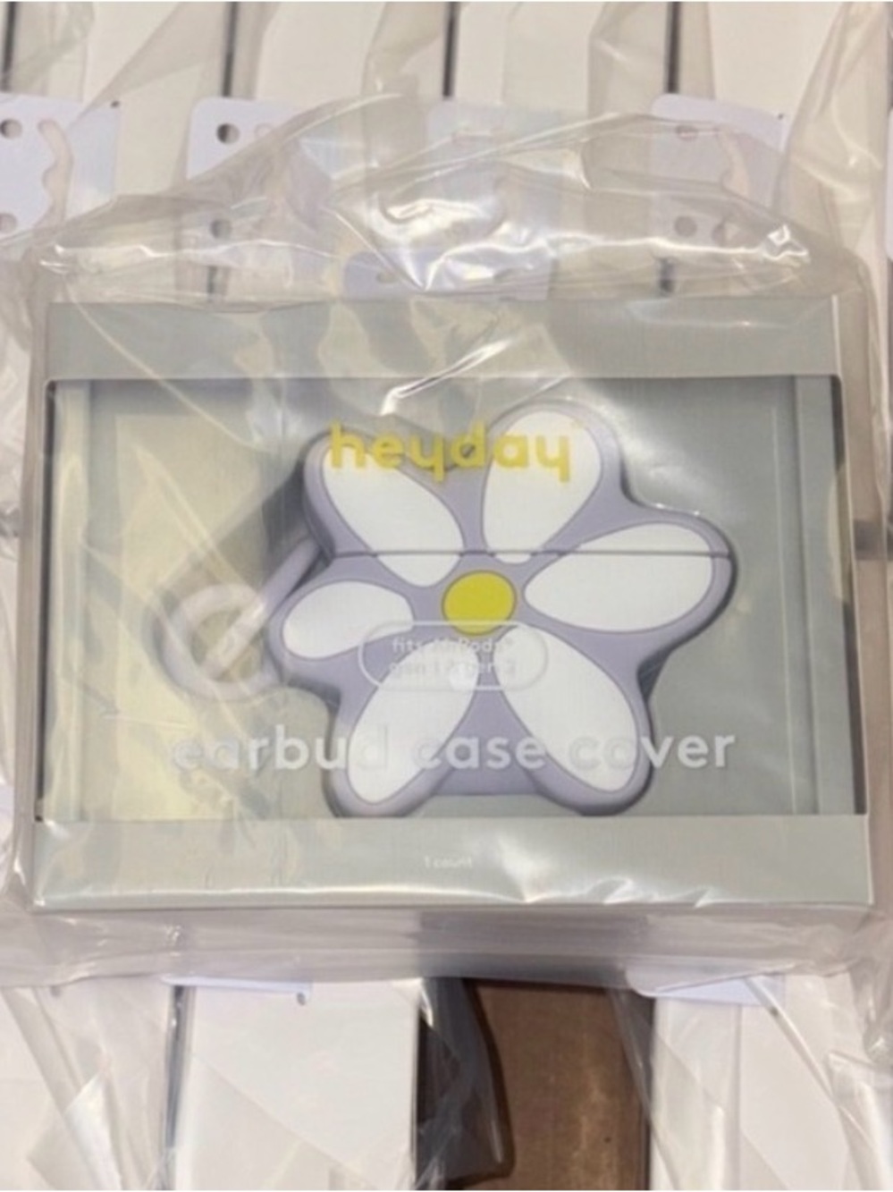 5/$10 Heyday Daisy Earbud Case Cover in Lavender and White gen 1 and 2